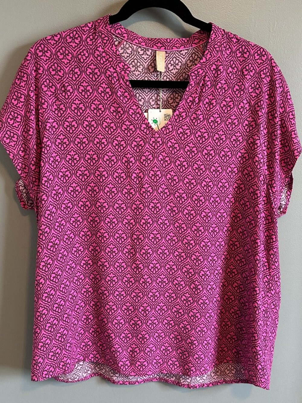 Culture CUsafi Bello Pink Graphic Blouse with cap sleeves Women's Sz M NWT